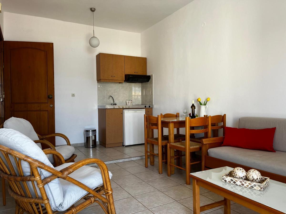 Michael Apartments Agia Marina المظهر الخارجي الصورة