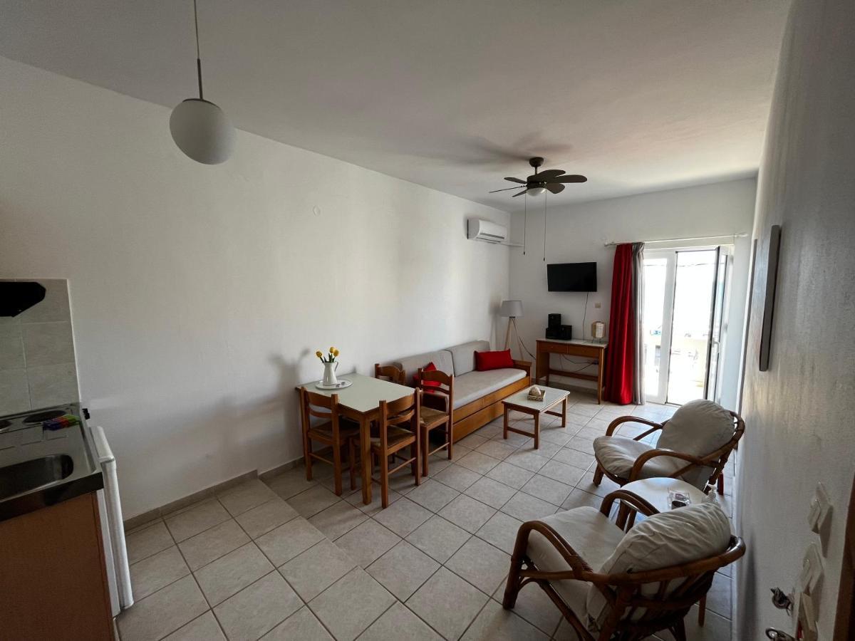 Michael Apartments Agia Marina المظهر الخارجي الصورة