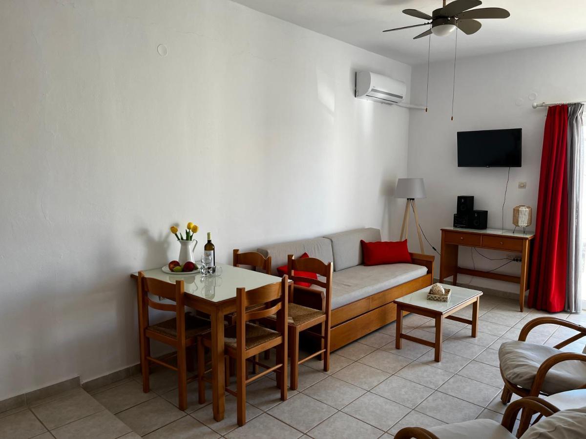 Michael Apartments Agia Marina المظهر الخارجي الصورة