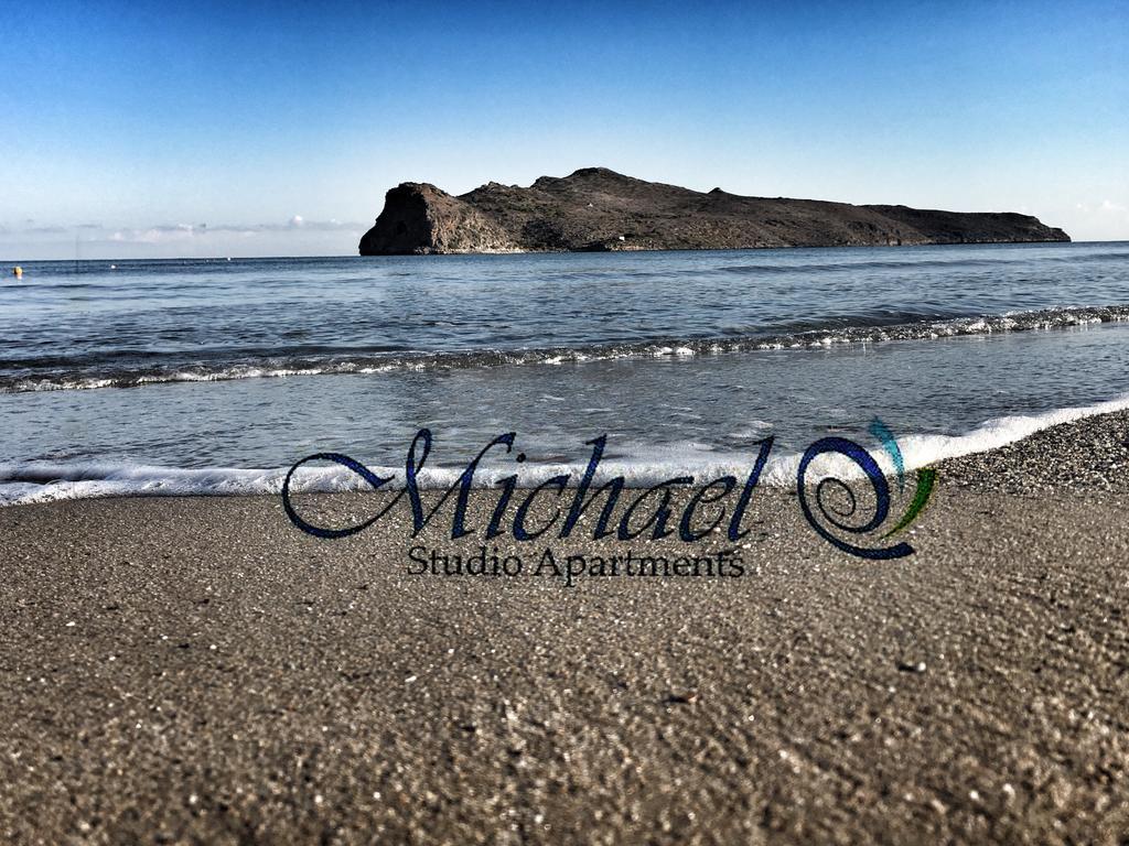 Michael Apartments Agia Marina المظهر الخارجي الصورة