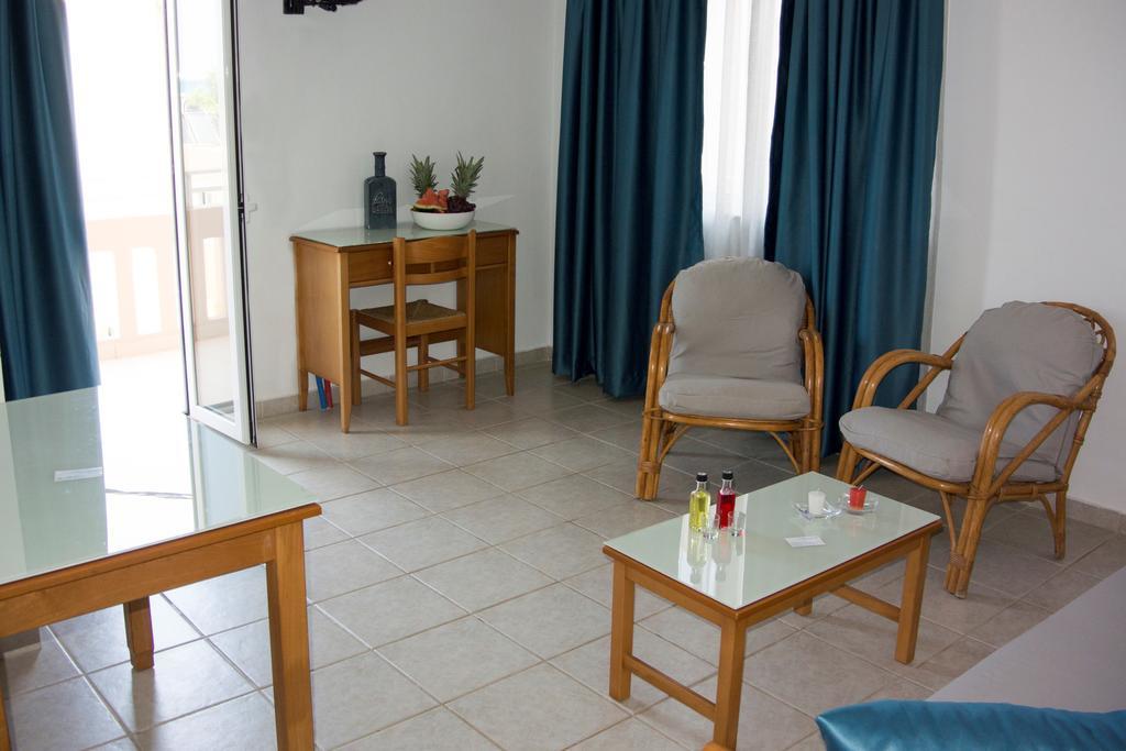 Michael Apartments Agia Marina المظهر الخارجي الصورة