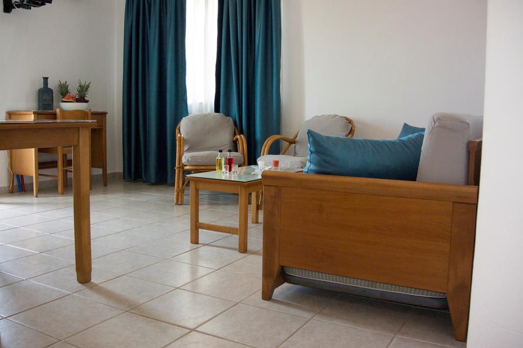 Michael Apartments Agia Marina المظهر الخارجي الصورة